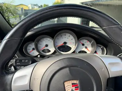 Porsche 911 3.6 Carrera 4 Cabriolet — Roadster sportif mythique, 102'000 km — intérieur