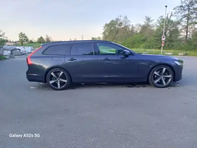 Volvo V90 D5 R-Design AWD — Break premium diesel 235 ch, entretien à jour — side view