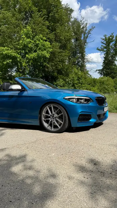 BMW M240i Cabrio Long Beach Blue — Cabriolet sportif 340 ch, très peu roulé — Heckansicht