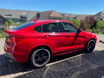 BMW X4 xDrive35i — SUV Coupé sportif, 306 ch et design rouge éclatant — vista posteriore