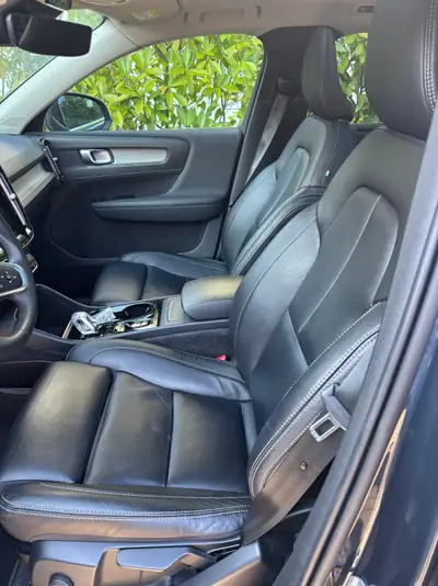 Volvo XC40 2.0 B4 AWD — SUV compact premium, moteur efficient et design scandinave — Miniatur 8