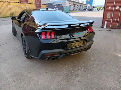 Ford Mustang GT Premium 2024 — Coupé muscle américain 488 ch, Performance maximale — côté