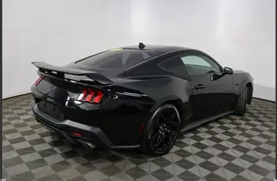 Ford Mustang GT Premium 2024 — Coupé muscle américain 488 ch, Performance maximale — tableau de bord