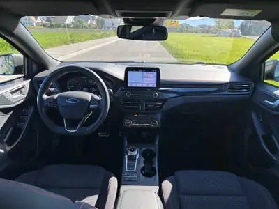 Ford Focus 1.5 SCTi 150 ST-Line — Berline dynamique, essence fiable, 58'000 km seulement — dashboard