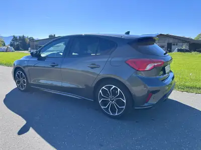 Ford Focus 1.5 SCTi 150 ST-Line — Berline dynamique, essence fiable, 58'000 km seulement — interior
