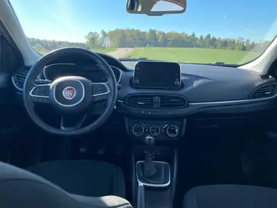 Fiat Tipo 1.4 T-Jet S-Design — Berline compacte entretenue, 90'000 km seulement — interni