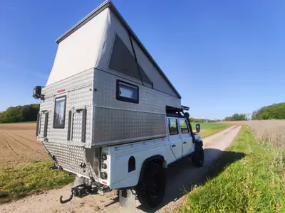 Land Rover Defender 130 — Expédition 4x4 diesel, cabine amovible, 105'000 km — tableau de bord
