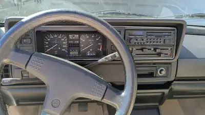 VW Golf Cabriolet 1.8 Classic Line — Décapotable vintage 1992, cuir authentique — interni