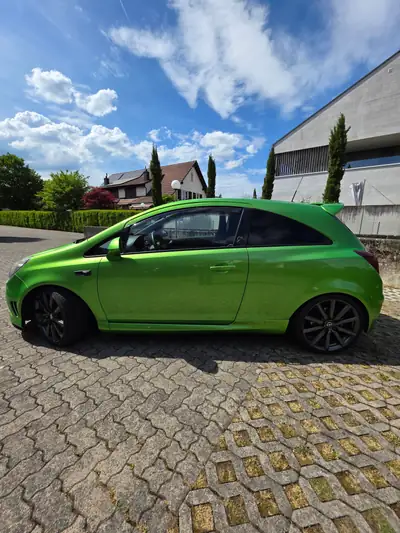 Opel Corsa 1.6 T OPC Nürburgring — Sportive compacte 210 ch, édition collector — fianco