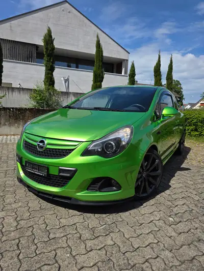 Opel Corsa 1.6 T OPC Nürburgring — Sportive compacte 210 ch, édition collector — vista esterna