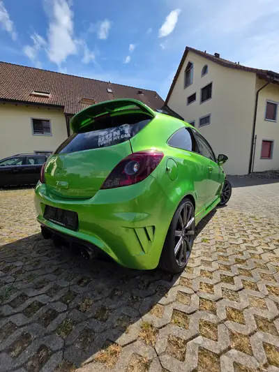 Opel Corsa 1.6 T OPC Nürburgring — Sportive compacte 210 ch, édition collector — interni