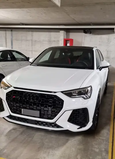 Audi RS Q3 2.5 TFSI Quattro — 400 ch, équipement RS complet, 22 000 km seulement — vue extérieure