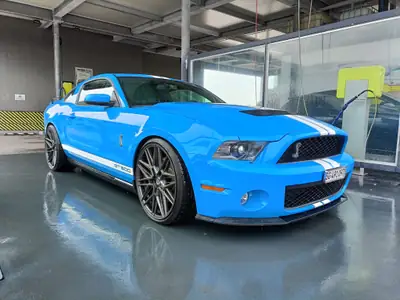 Ford Mustang Shelby GT 500 — Muscle car légendaire, 557 ch et seulement 32'000 km — vue extérieure
