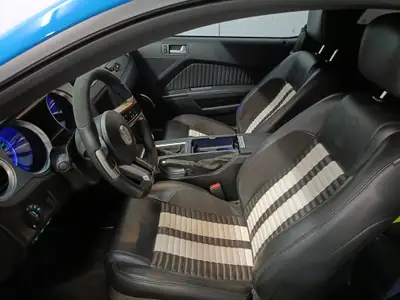 Ford Mustang Shelby GT 500 — Muscle car légendaire, 557 ch et seulement 32'000 km — Miniature 12