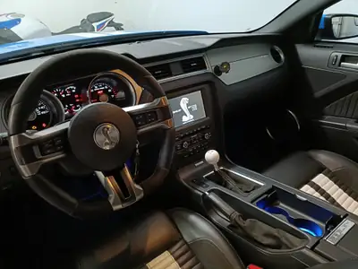 Ford Mustang Shelby GT 500 — Muscle car légendaire, 557 ch et seulement 32'000 km — Miniature 11
