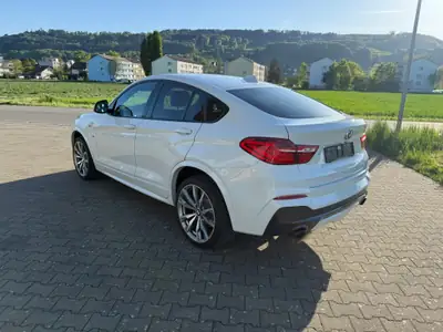 BMW X4 M 40i — SUV coupé sportif, 360 ch et équipement premium complet — tableau de bord