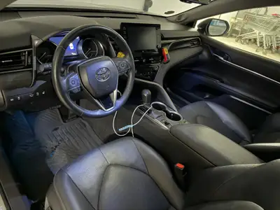 Toyota Camry 2.5 HSD Premium 2021 — Berline hybride élégante, 69 700 km seulement — Heckansicht