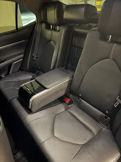 Toyota Camry 2.5 HSD Premium 2021 — Berline hybride élégante, 69 700 km seulement — Innenraum