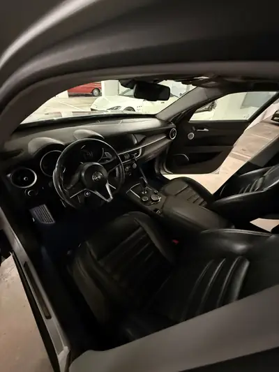 Alfa Romeo Stelvio 2.0 Q4 280 — SUV sportif all-terrain, 137'000 km, sans sinistre — Außenansicht
