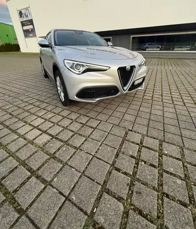 Alfa Romeo Stelvio 2.0 Q4 280 — SUV sportif all-terrain, 137'000 km, sans sinistre — Armaturenbrett