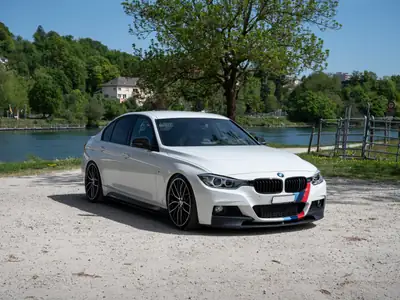 BMW 335i xDrive M Performance — Berline sportive 340 ch, tuning premium et freinage géométrique — Seitenansicht