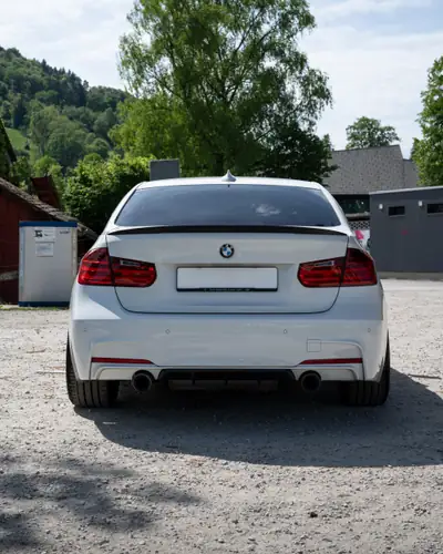 BMW 335i xDrive M Performance — Berline sportive 340 ch, tuning premium et freinage géométrique — Innenraum
