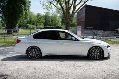 BMW 335i xDrive M Performance — Berline sportive 340 ch, tuning premium et freinage géométrique — Armaturenbrett
