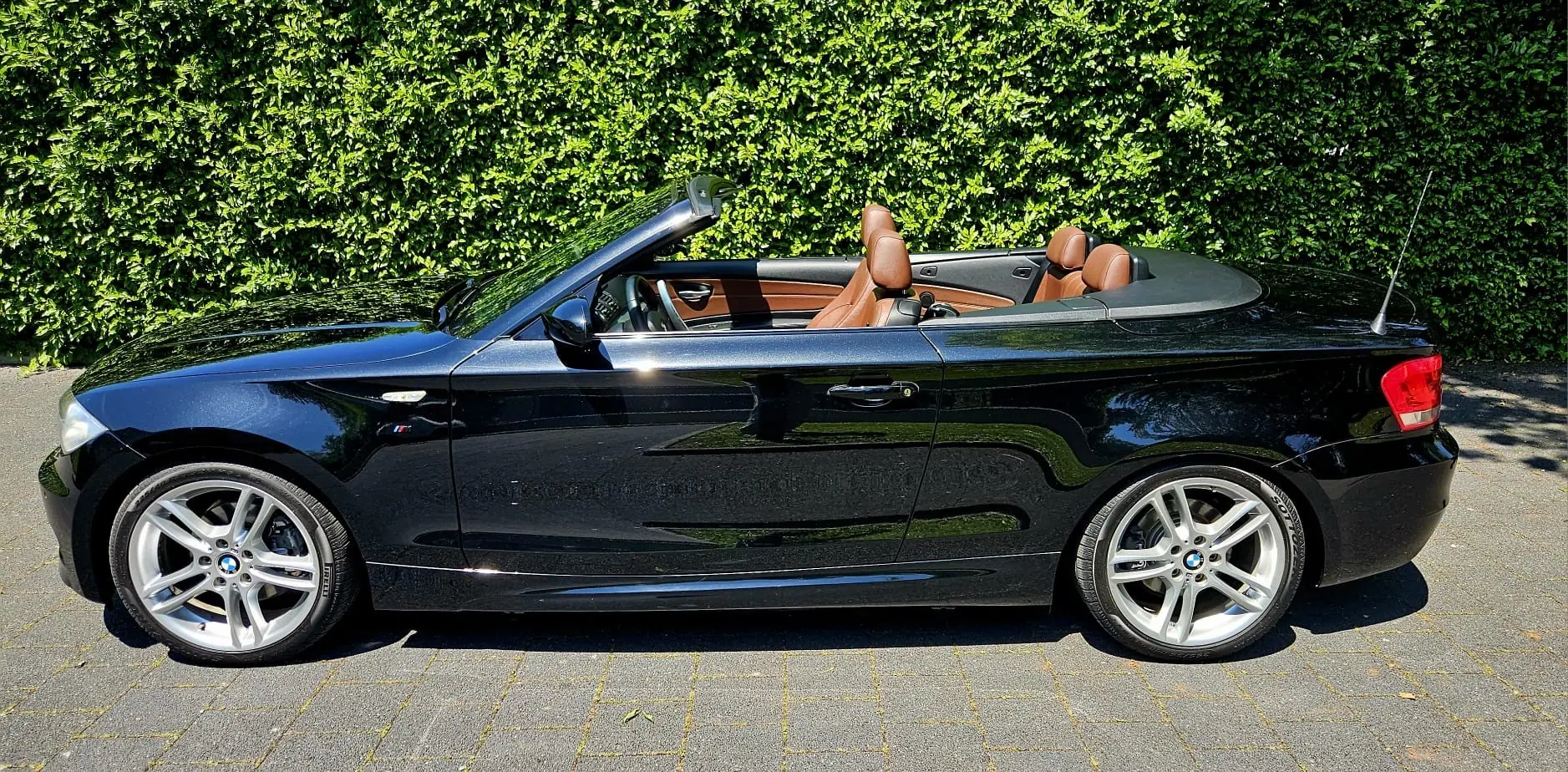 BMW 120i Cabriolet 2009 — Décapotable sportive, 170 ch et faible kilométrage — vista esterna