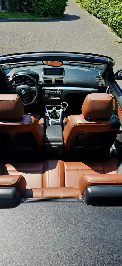 BMW 120i Cabriolet 2009 — Décapotable sportive, 170 ch et faible kilométrage — Miniatura 8