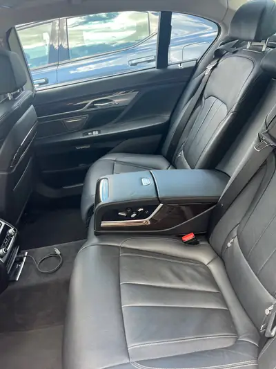 BMW 730Ld xDrive — Berline de prestige diesel, entretien BMW impeccable — Thumbnail 9