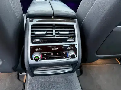 BMW 730Ld xDrive — Berline de prestige diesel, entretien BMW impeccable — Thumbnail 16