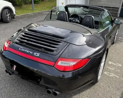 Porsche 911 Cabriolet 4S PDK — Roadster sportif d'exception, 113'930 km — Heckansicht