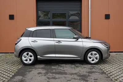 Suzuki Swift 1.2 Hybrid Compact+ — Citadine économe avec technologie hybride et équipements modernes — intérieur