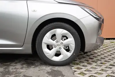 Suzuki Swift 1.2 Hybrid Compact+ — Citadine économe avec technologie hybride et équipements modernes — tableau de bord