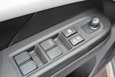 Suzuki Swift 1.2 Hybrid Compact+ — Citadine économe avec technologie hybride et équipements modernes — Miniature 19