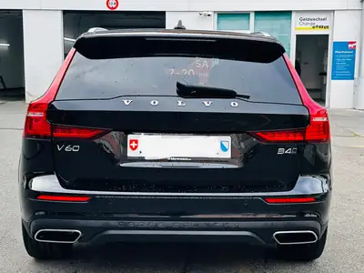 Volvo V60 Cross Country B4 AWD — Monospace polyvalent, transmission intégrale et équipements premium — interior