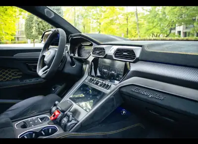 Lamborghini Urus E-Gear Performante 60 Anniversario — Le SUV italien haute performance — Armaturenbrett