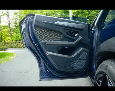 Lamborghini Urus E-Gear Performante 60 Anniversario — Le SUV italien haute performance — Miniatur 7
