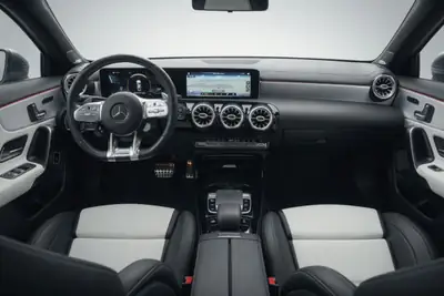Mercedes-Benz CLA 35 AMG 4Matic — Performance sportive et élégance berline — Miniatur 11