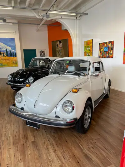 VW Käfer 1303 Cabriolet Triple White — Le dernier exemplaire d'Osnabrück, état d'origine préservé — côté