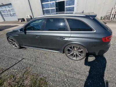 Audi RS4 Avant 4.2 V8 FSI — Performance et polyvalence, 139'000 km — Seitenansicht