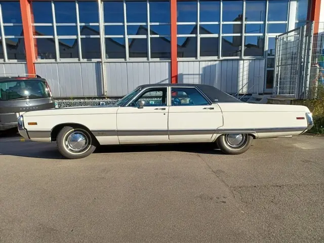 Chrysler New Yorker 1971 — Berline américaine de prestige, 349 ch et 92'000 km