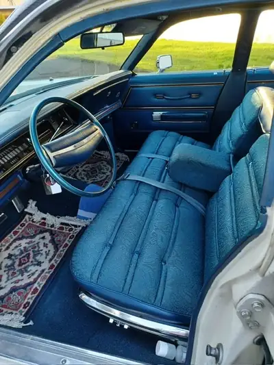 Chrysler New Yorker 1971 — Berline américaine de prestige, 349 ch et 92'000 km — Miniature 10
