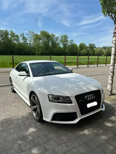 Audi RS5 4.2 V8 FSI Quattro — Coupé sportif légendaire, 450 ch sans compromis — vista esterna