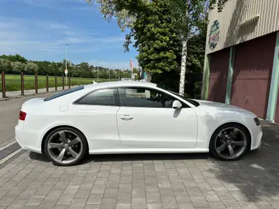 Audi RS5 4.2 V8 FSI Quattro — Coupé sportif légendaire, 450 ch sans compromis — interni
