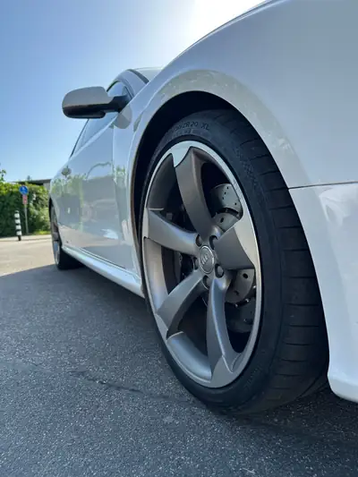 Audi RS5 4.2 V8 FSI Quattro — Coupé sportif légendaire, 450 ch sans compromis — cruscotto