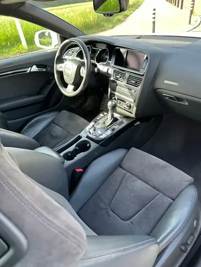 Audi RS5 4.2 V8 FSI Quattro — Coupé sportif légendaire, 450 ch sans compromis — Miniatura 9