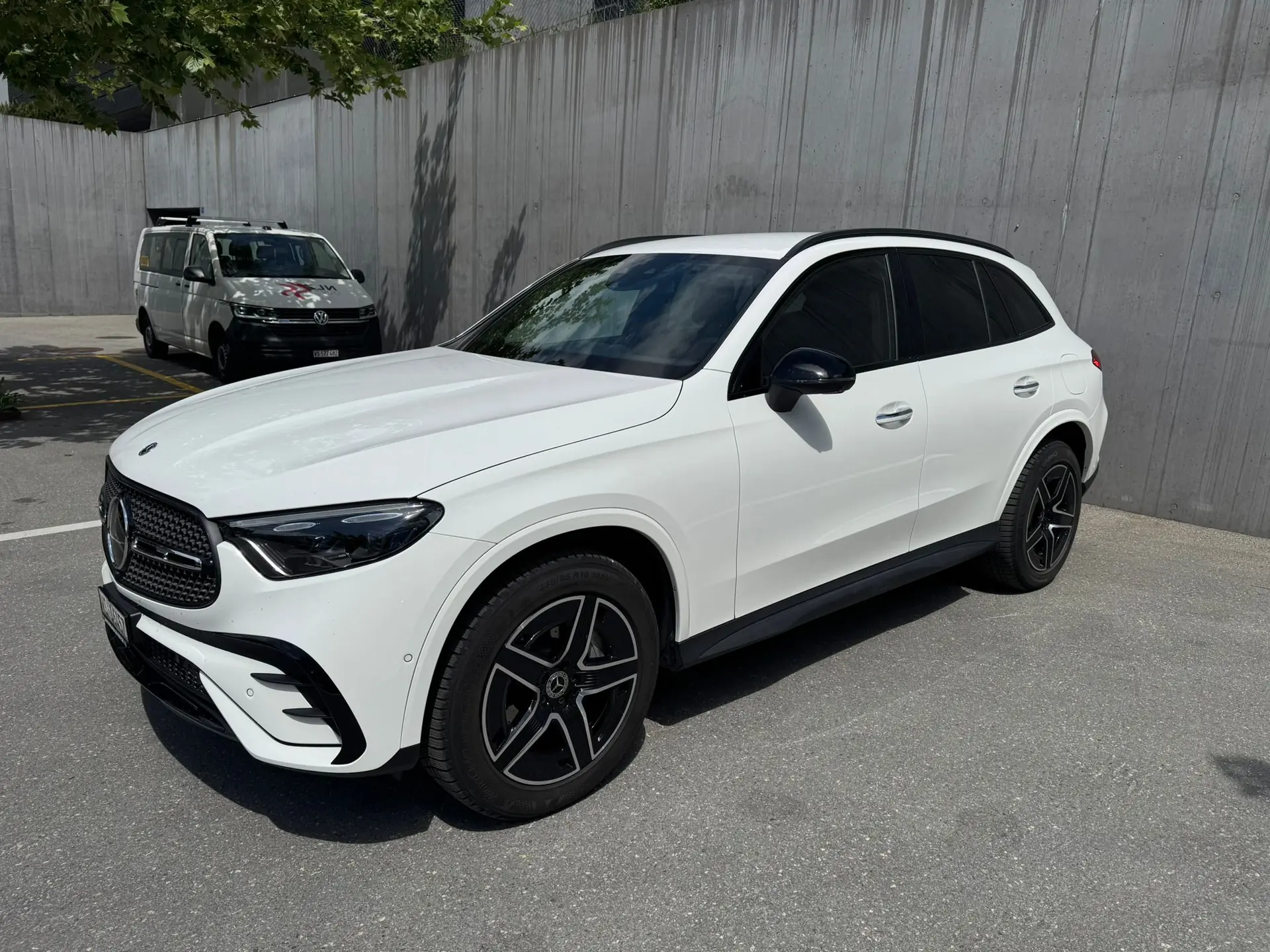 Mercedes-Benz GLC 300 e 4Matic — SUV hybride rechargeable, 11000 km seulement — vista esterna