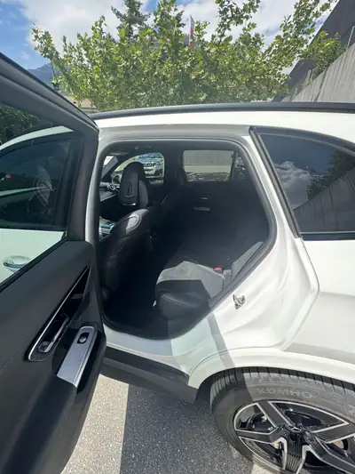 Mercedes-Benz GLC 300 e 4Matic — SUV hybride rechargeable, 11000 km seulement — cruscotto