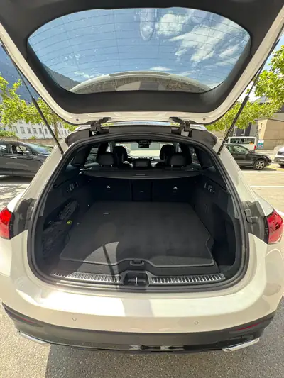 Mercedes-Benz GLC 300 e 4Matic — SUV hybride rechargeable, 11000 km seulement — dettaglio